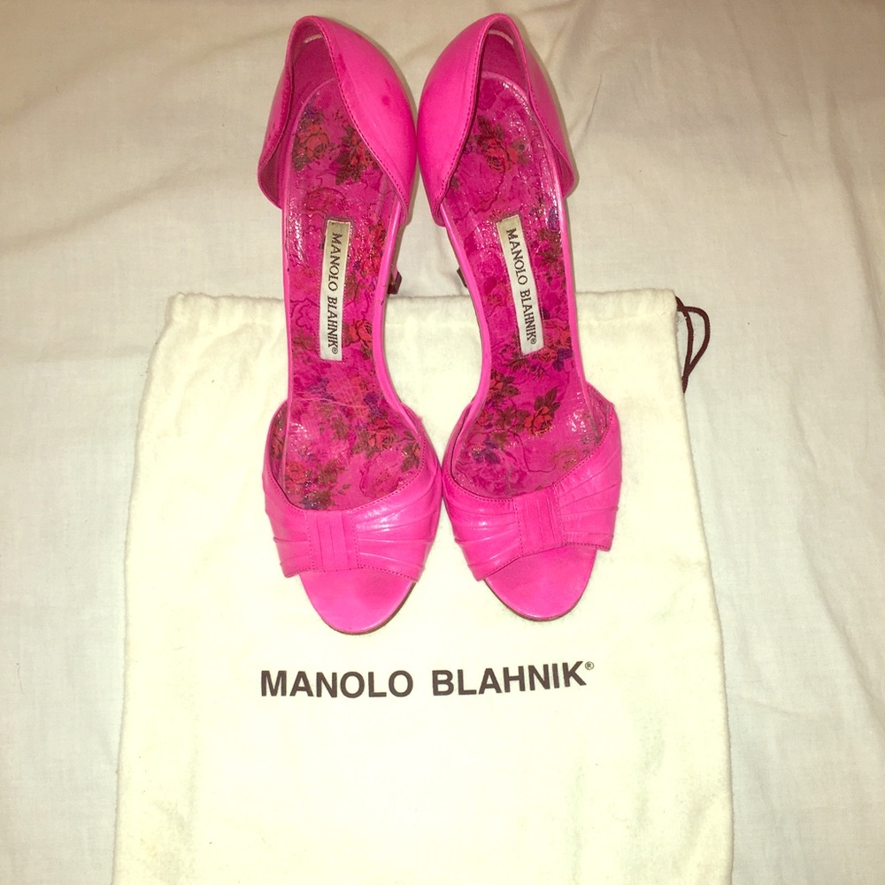 Hot pink Manolo Blahnik peeptoe heels